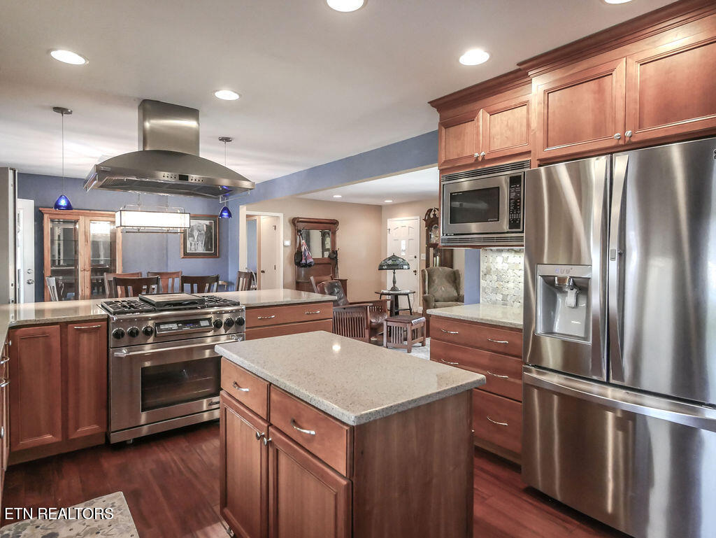 328 Lakeside Drive