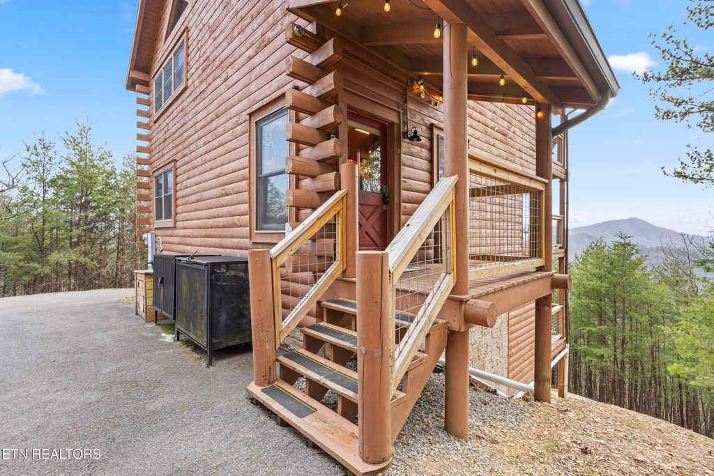 Photo of 4529 Stackstone Rd, Sevierville, TN 37862 (MLS # 1337886)