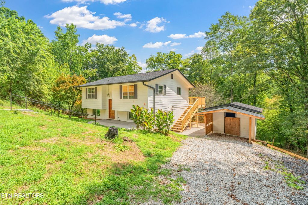 Photo of 357 Rolling Acres Drive, Rockwood, TN 37854 (MLS # 1312470)