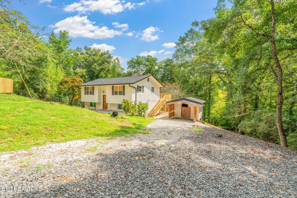 Photo of 357 Rolling Acres Drive, Rockwood, TN 37854 (MLS # 1312470)