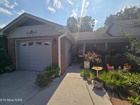 Photo of 2021 Locarno Drive, Knoxville, TN 37914 (MLS # 1356164)