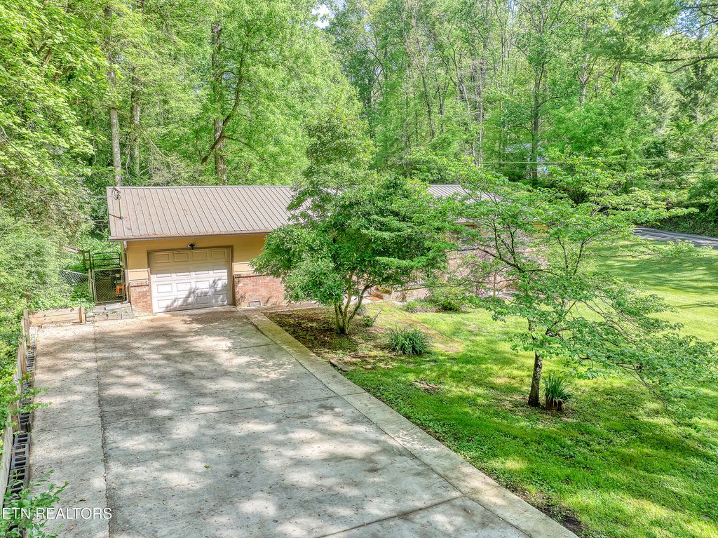 Photo of 2701 Smallwood Drive, Knoxville, TN 37920 (MLS # 1329110)