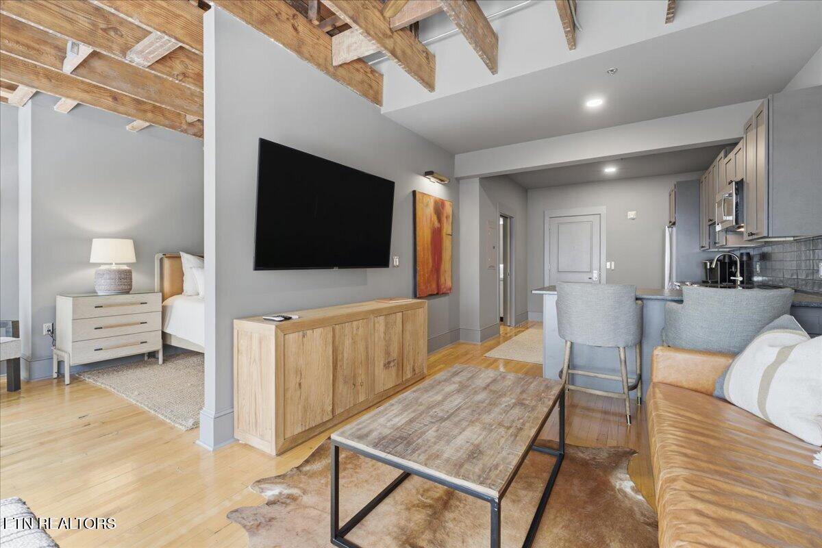 505 Union Ave 208