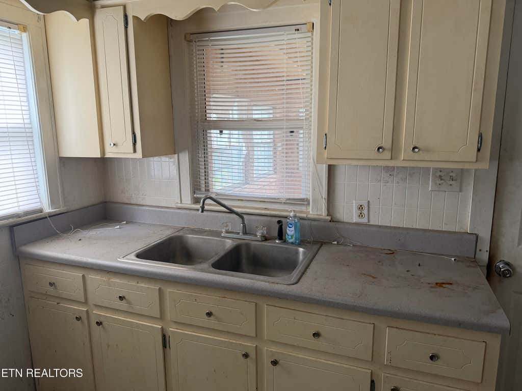 Photo of 1602 Garfield St, Alcoa, TN 37701 (MLS # 1348211)
