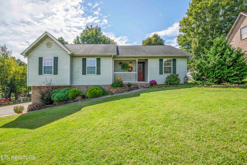 Photo of 1021 Summerfield Drive, Maryville, TN 37801 (MLS # 1359481)