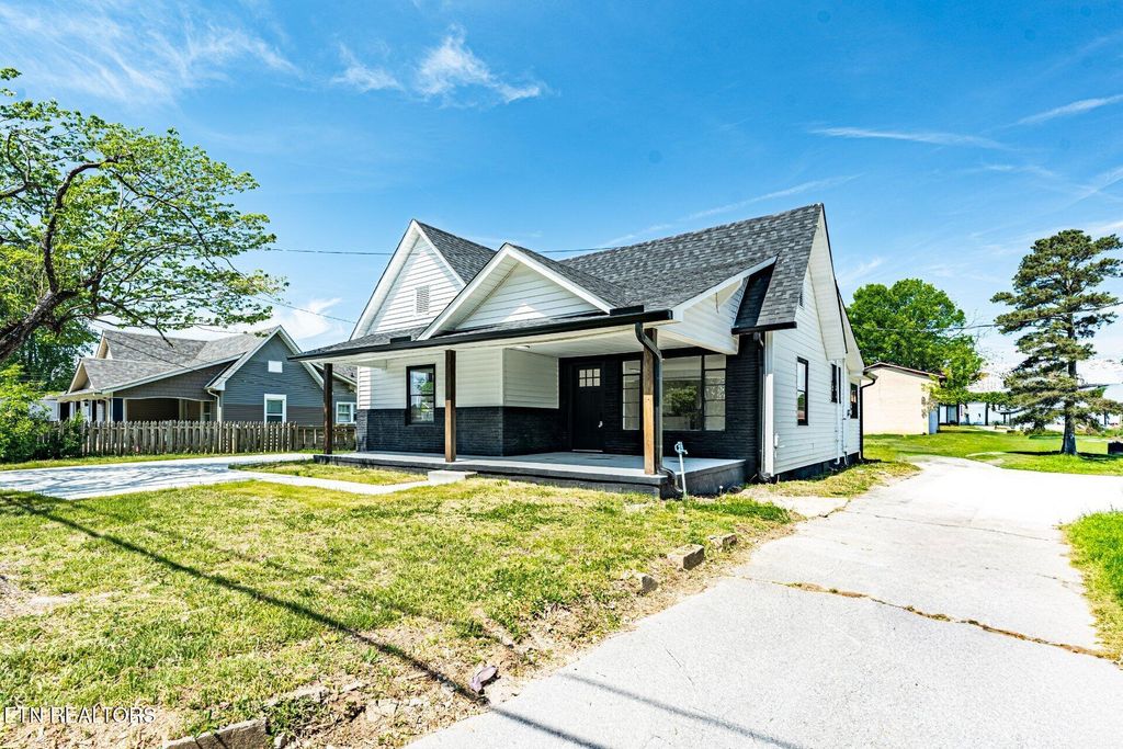 Photo of 507 E Inskip Drive, Knoxville, TN 37912 (MLS # 1337231)