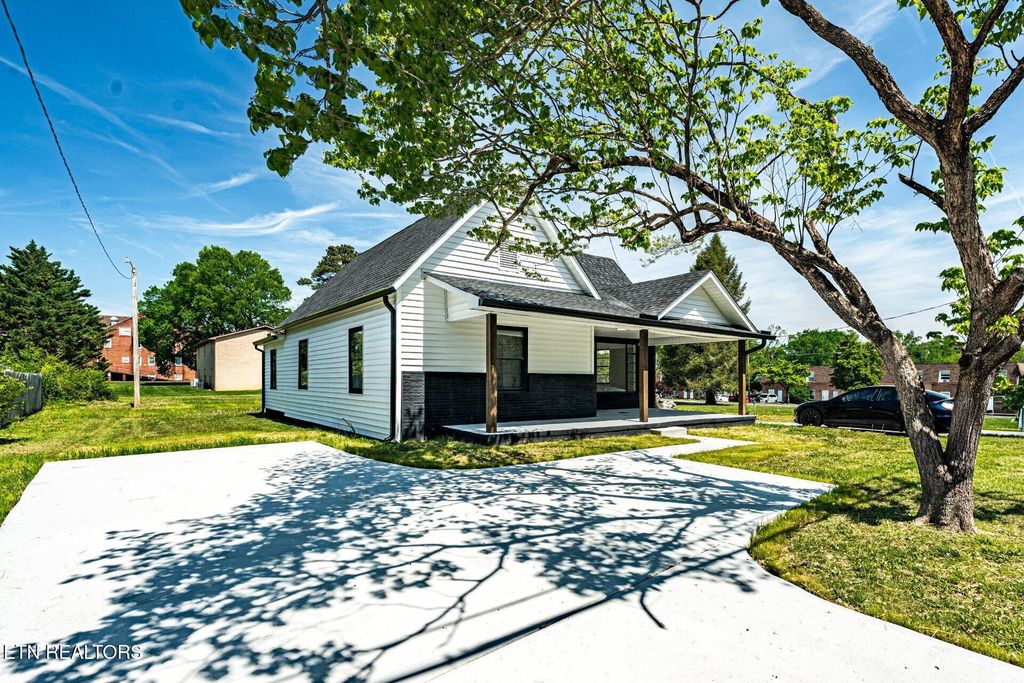 Photo of 507 E Inskip Drive, Knoxville, TN 37912 (MLS # 1337231)