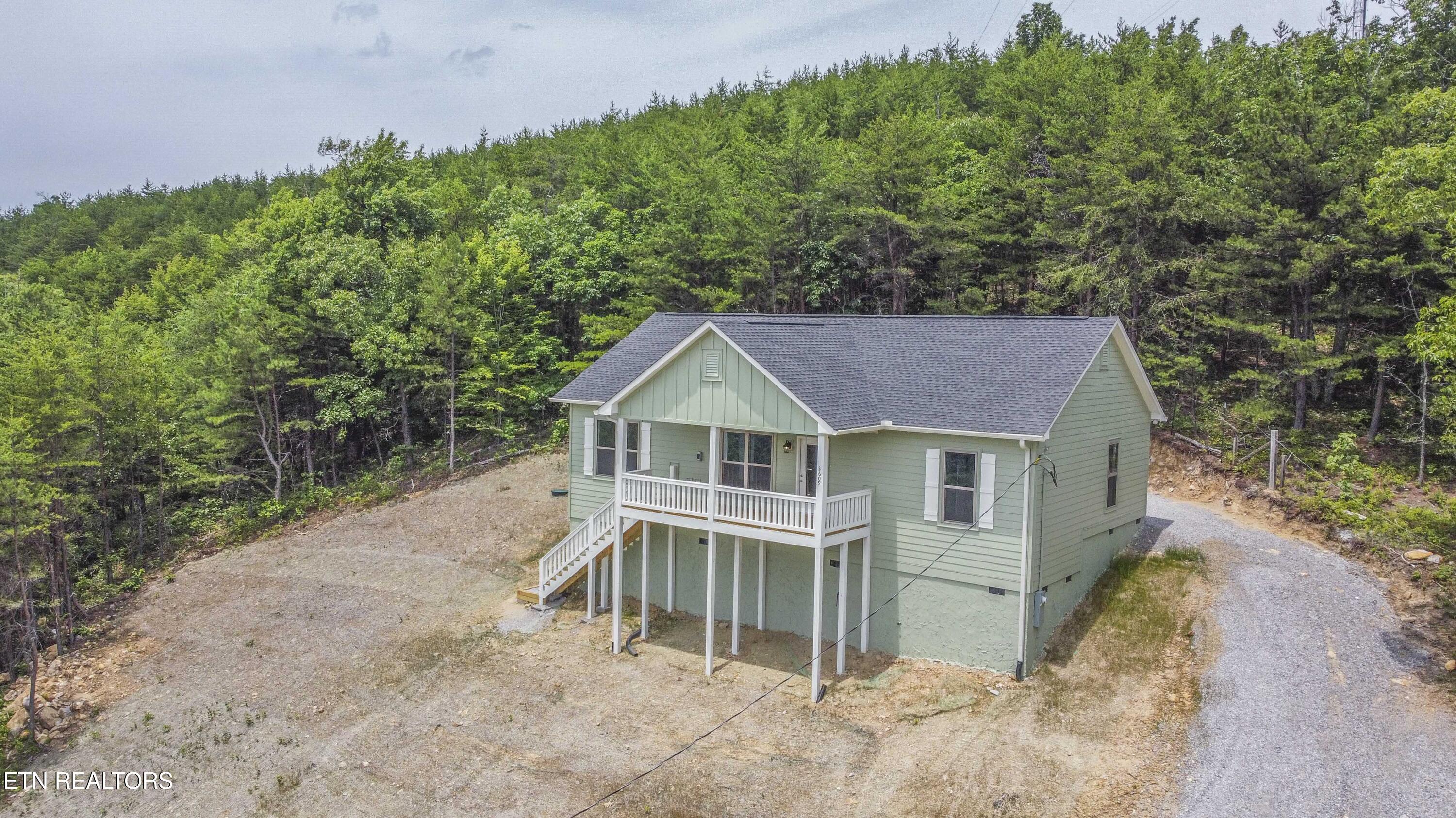 2609 Mountain Blvd