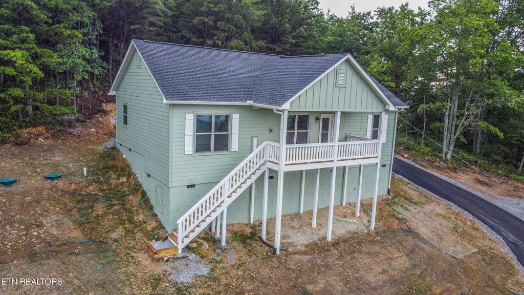 Photo of 2609 Mountain Blvd, Sevierville, TN 37876 (MLS # 1304603)