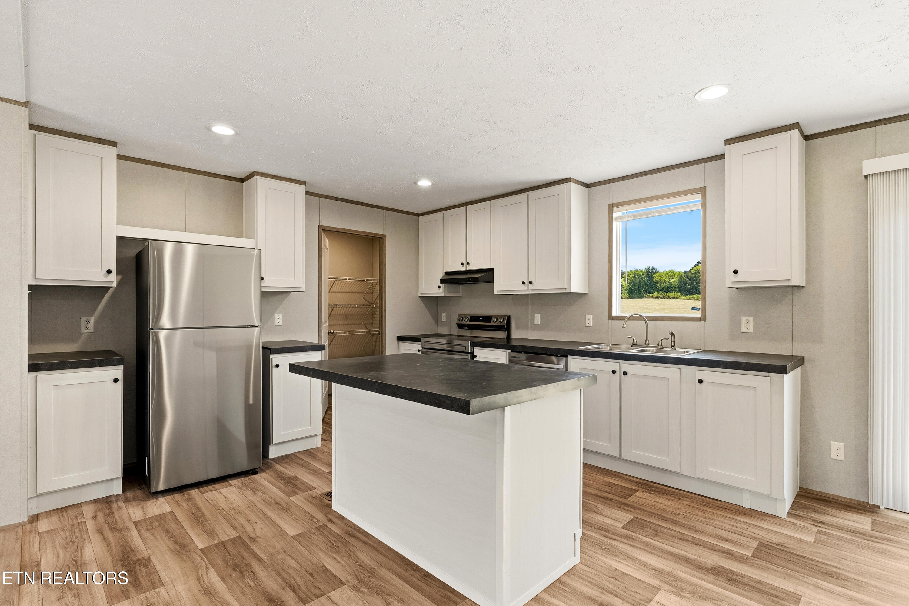 283 Thompson Rd