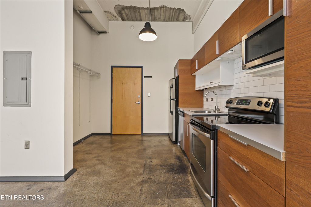 Photo of 200 W Jackson Ave #203, Knoxville, TN 37902 (MLS # 1336532)