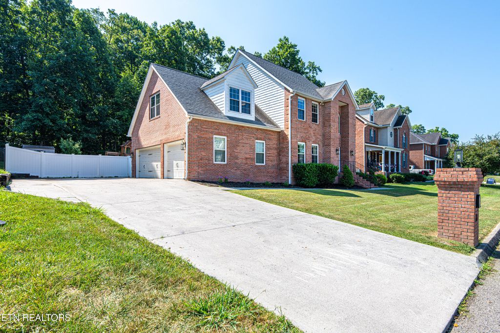 Photo of 924 Crown Ridge Lane, Powell, TN 37849 (MLS # 1307816)