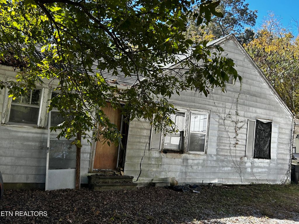Photo of 304 Ingram St, Madisonville, TN 37354 (MLS # 1280464)