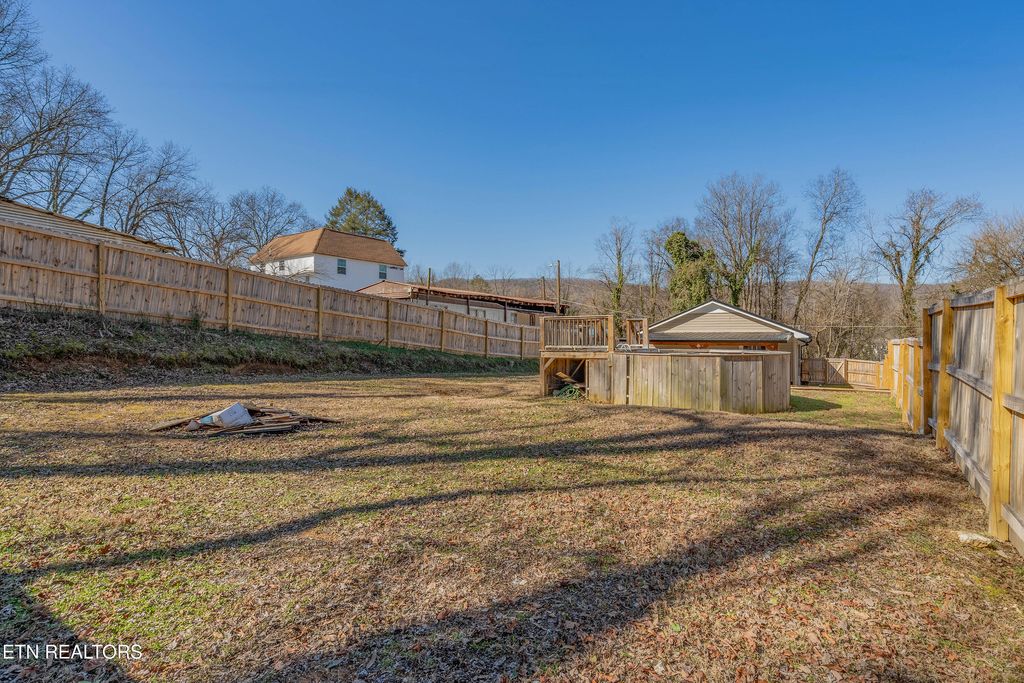 Photo of 410 N Douglas Ave, Rockwood, TN 37854 (MLS # 1329087)