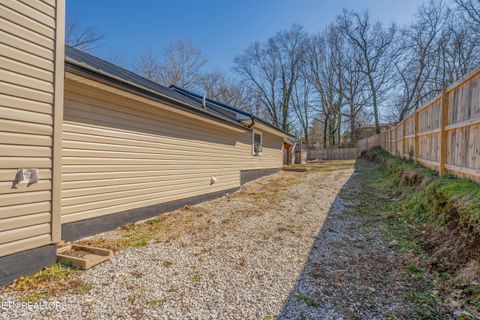 Tiny photo for 410 N Douglas Ave, Rockwood, TN 37854 (MLS # 1329087)