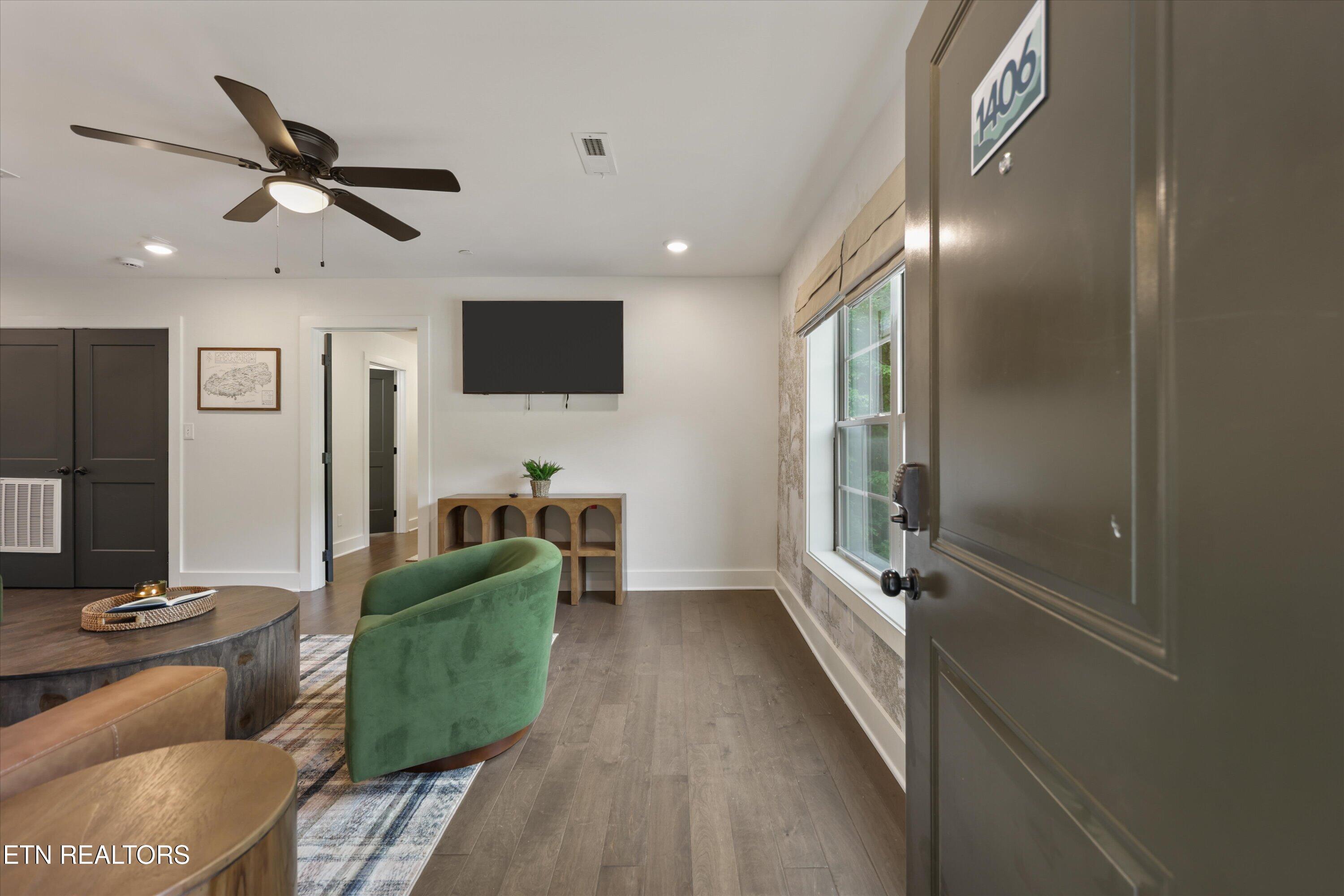 329 Ownby St 1406