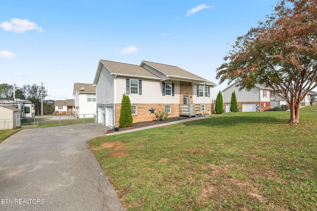 Photo of 226 Tristan Rd, Dandridge, TN 37725 (MLS # 1283590)