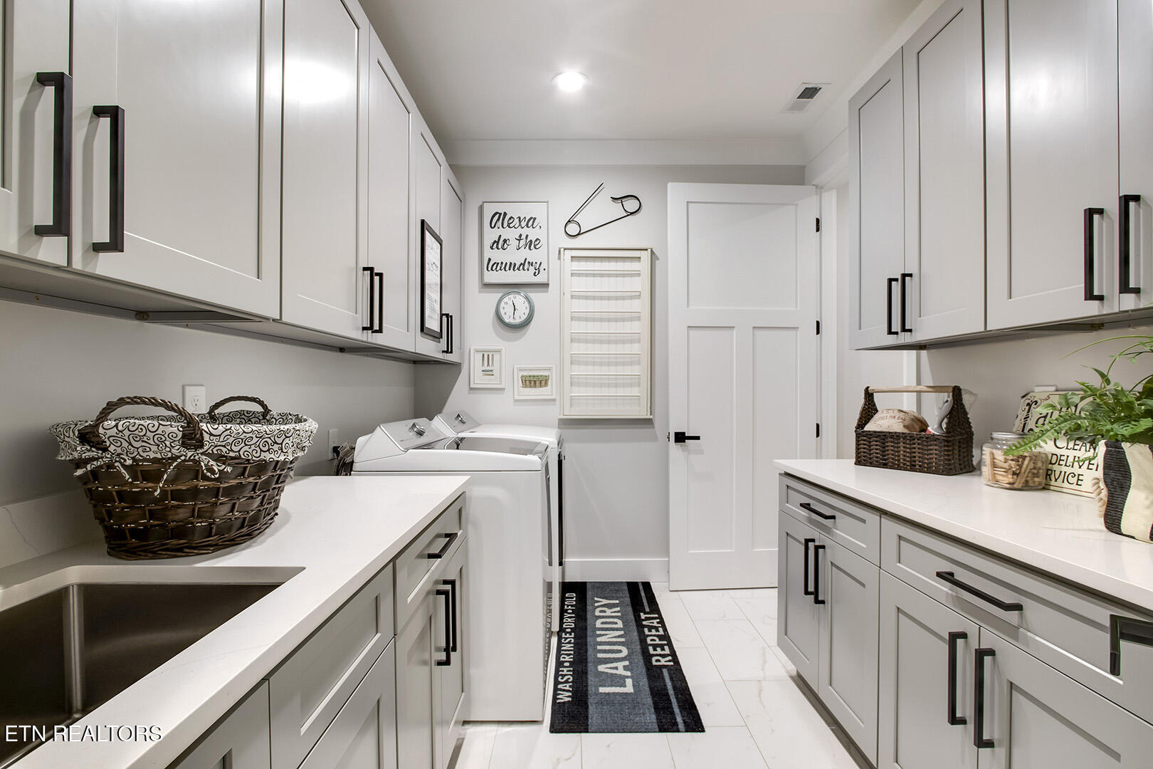 Loudon, Tennessee 37774, United States, 3 Bedrooms Bedrooms, ,2 BathroomsBathrooms,Residential,Active,151558