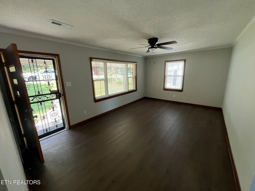 Photo of 1024 Farragut Ave, Knoxville, TN 37917 (MLS # 1354676)