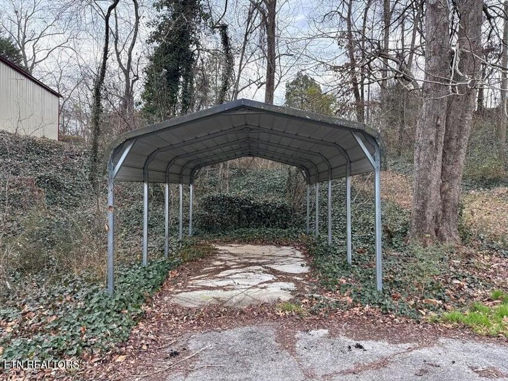 Photo of 121141 Spring St, Sevierville, TN 37862 (MLS # 1328451)