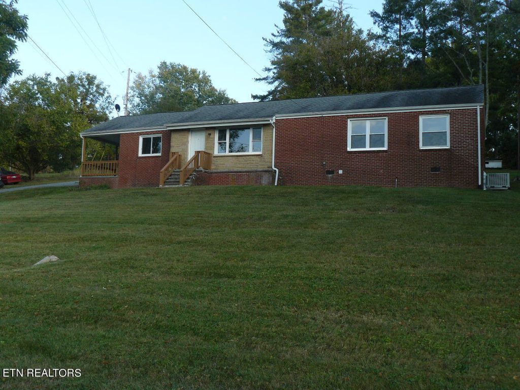 Photo of 1020 James St, Tazewell, TN 37879 (MLS # 1242834)