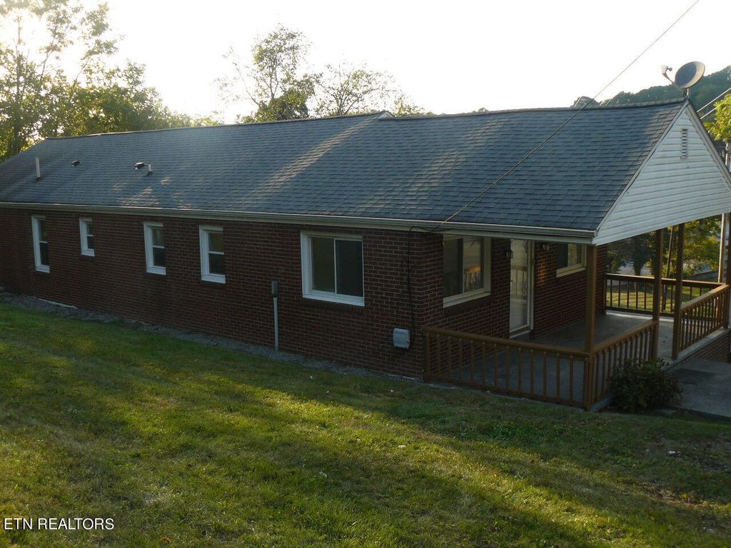 Photo of 1020 James St, Tazewell, TN 37879 (MLS # 1242834)