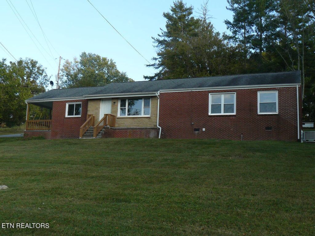 Photo of 1020 James St, Tazewell, TN 37879 (MLS # 1242834)