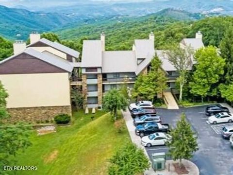 Photo of 1130 Ski View Drive #UNIT 109, Gatlinburg, TN 37738 (MLS # 1328813)