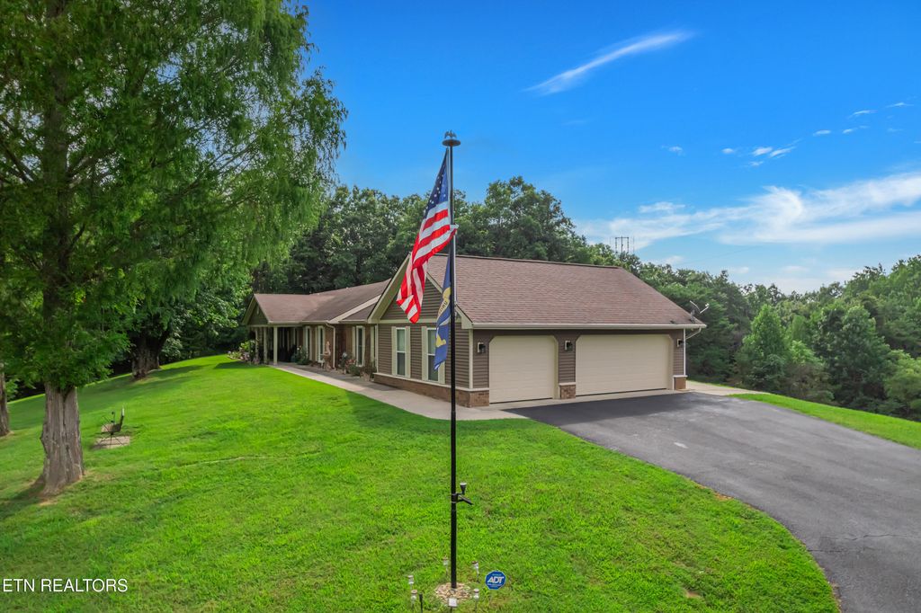 Photo of 1737 Oakdale Drive, Dandridge, TN 37725 (MLS # 1314398)