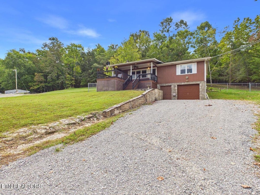 Photo of 864 Scenic Lakeview Drive, Spring City, TN 37381 (MLS # 1358228)