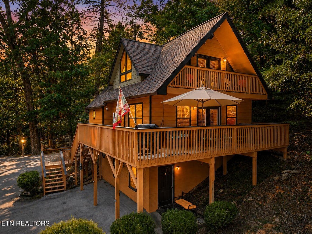Photo of 318 Greenwood Way, Pigeon Forge, TN 37863 (MLS # 1353712)