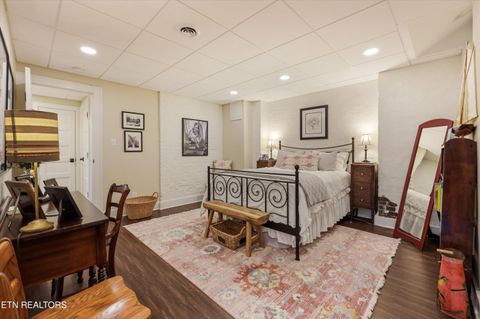 Tiny photo for 2824 Kingston Pike, Knoxville, TN 37919 (MLS # 1341362)