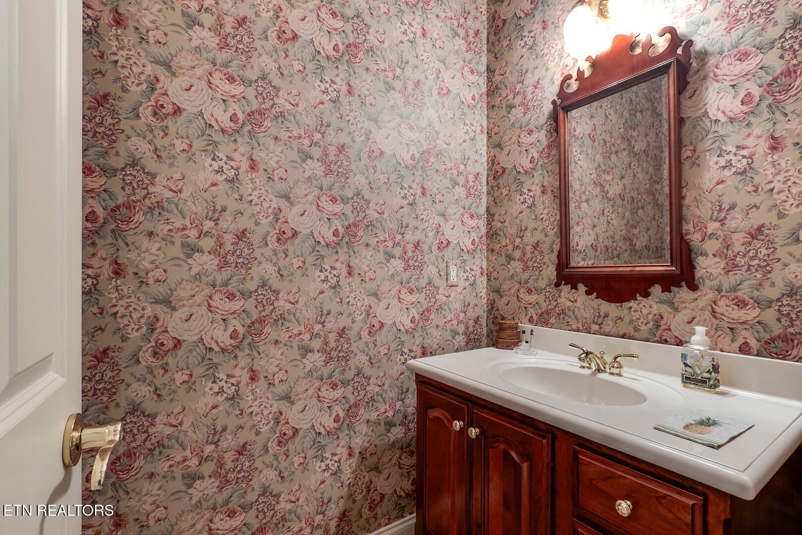 Vonore, Tennessee, 37885, United States, ,4 BathroomsBathrooms,Residential,Active,1731286
