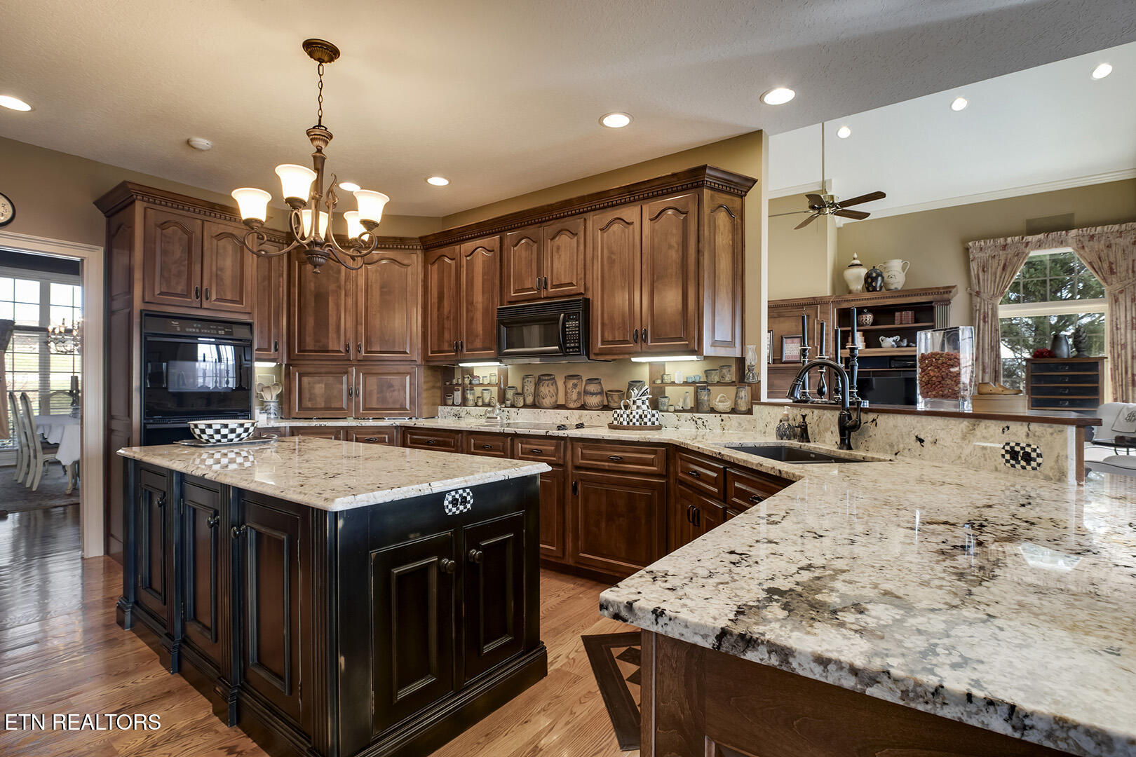 Vonore, Tennessee, 37885, United States, ,4 BathroomsBathrooms,Residential,Active,1731286