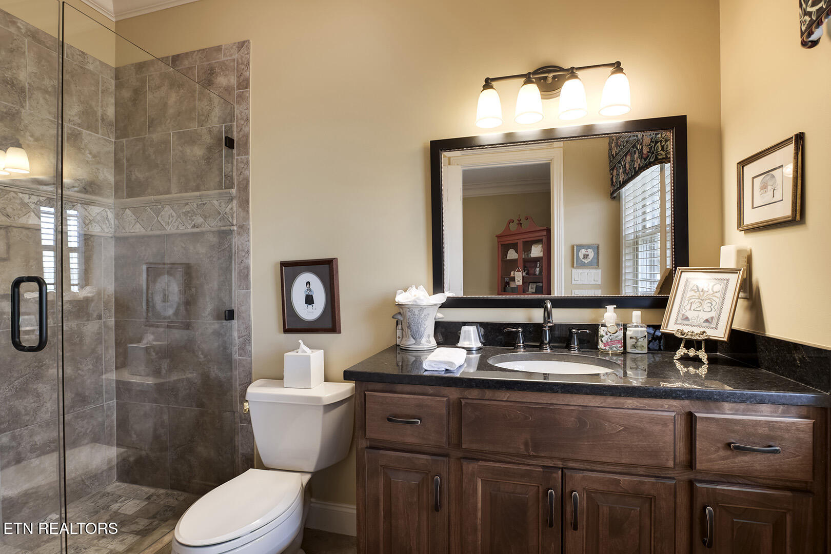 Vonore, Tennessee, 37885, United States, ,4 BathroomsBathrooms,Residential,Active,1731286