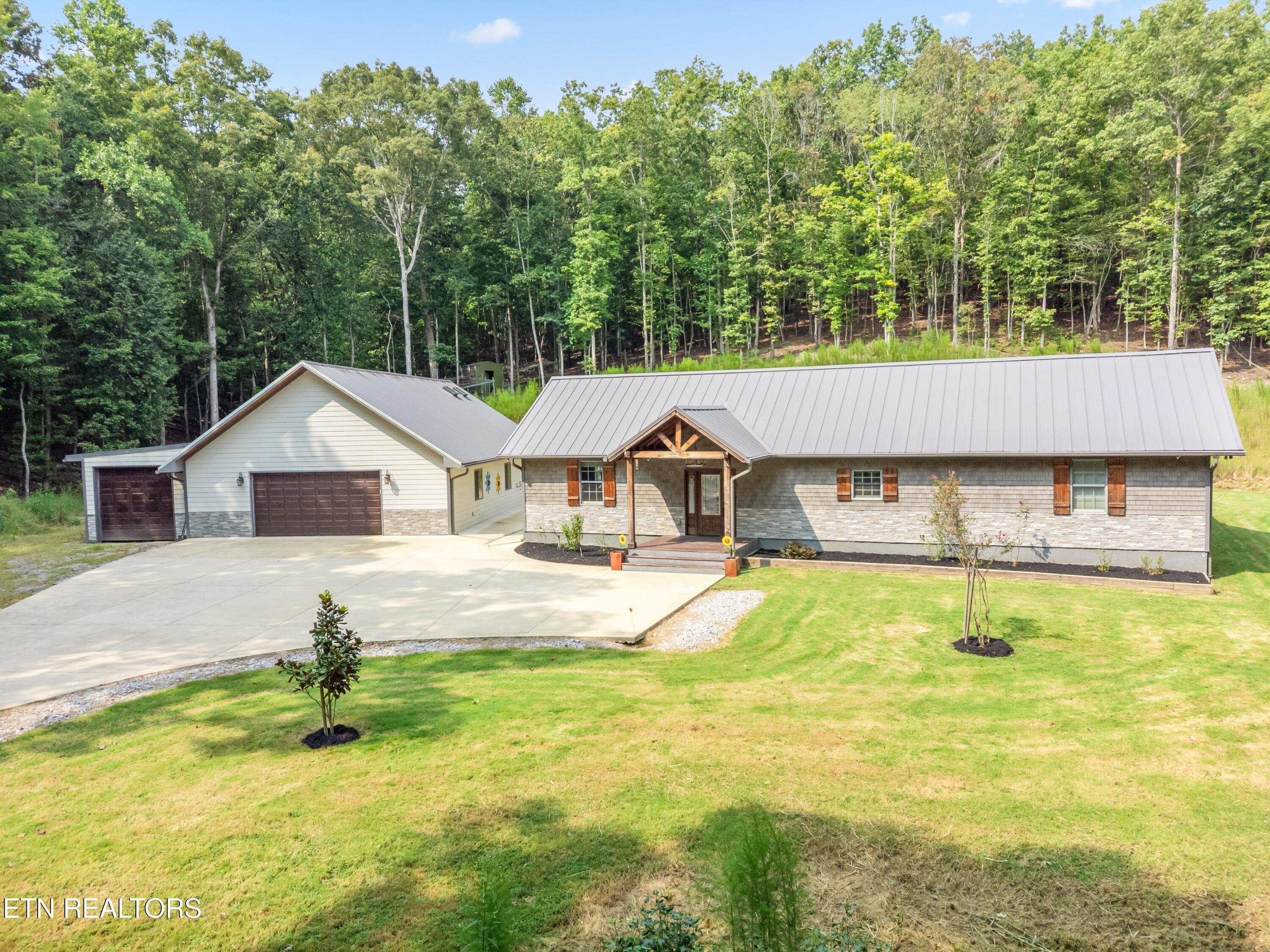 178 Emerald Pointe Circle