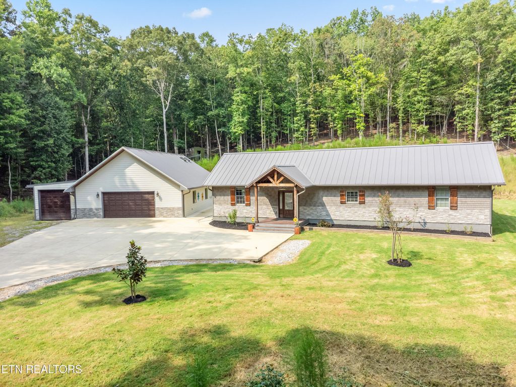 Photo of 178 Emerald Pointe Circle, Rockwood, TN 37854 (MLS # 1315065)