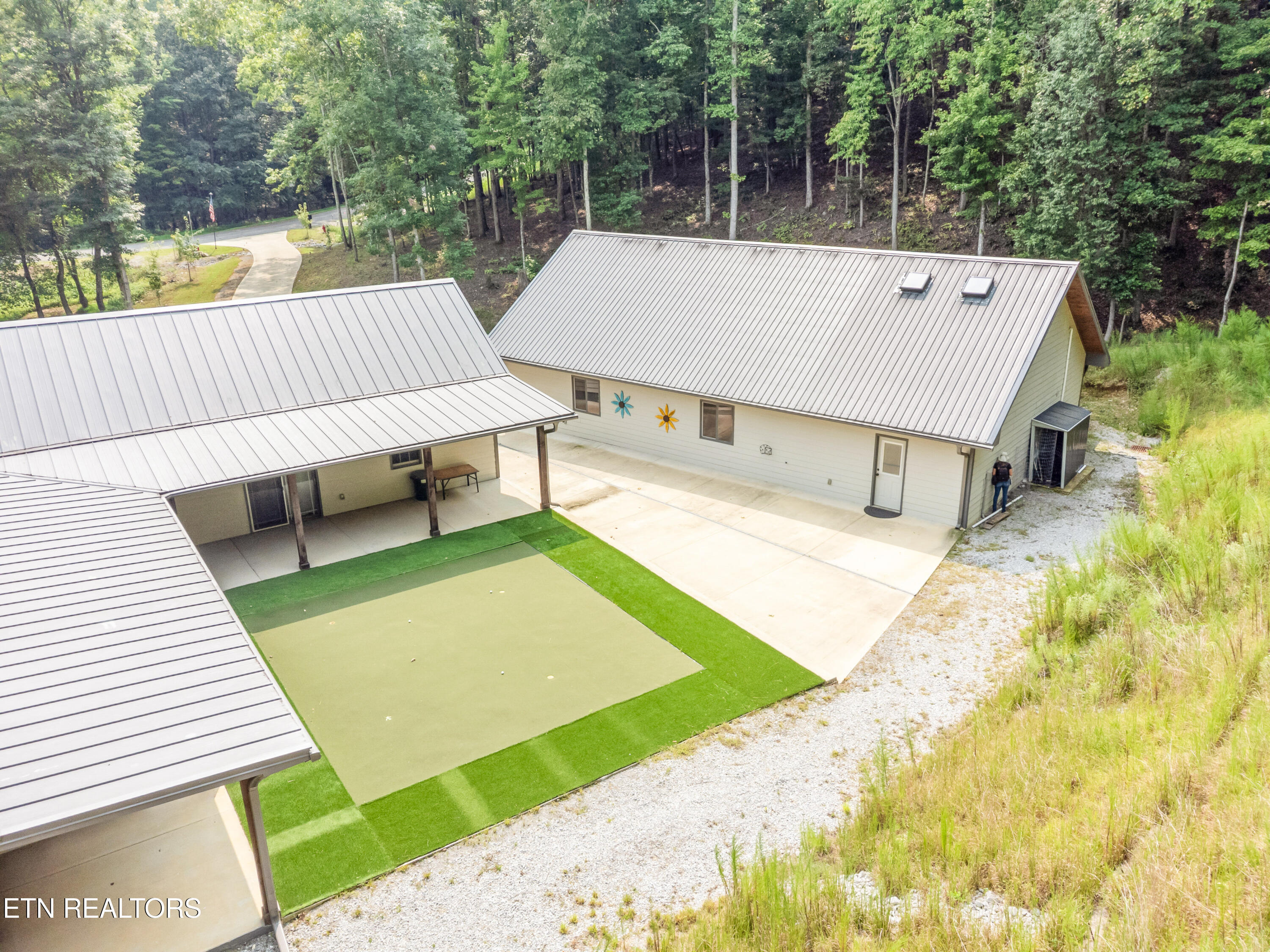178 Emerald Pointe Circle