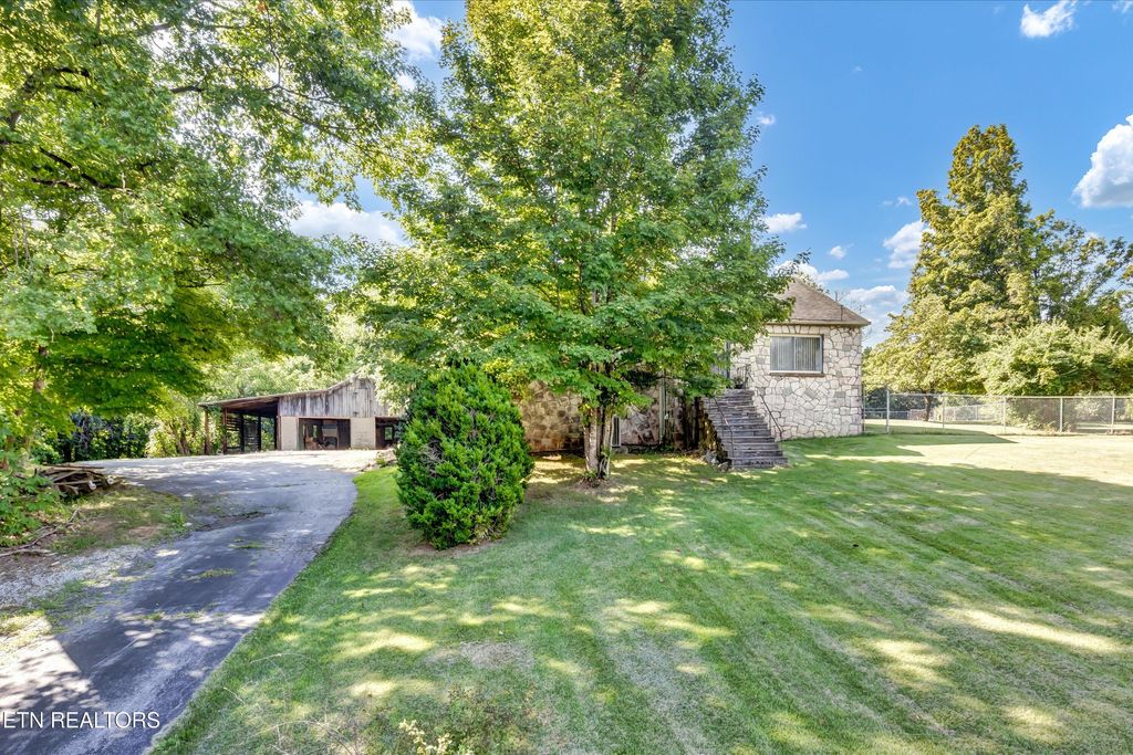 Photo of 912 E Hendron Chapel Rd, Knoxville, TN 37920 (MLS # 1330089)