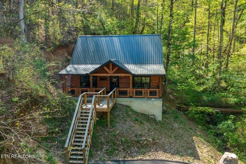 Photo of 3547 Sugar Maple Loop, Sevierville, TN 37862 (MLS # 1337441)