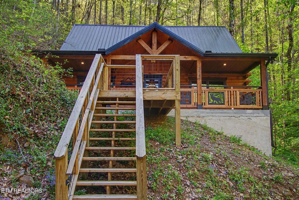 Photo of 3547 Sugar Maple Loop, Sevierville, TN 37862 (MLS # 1337441)