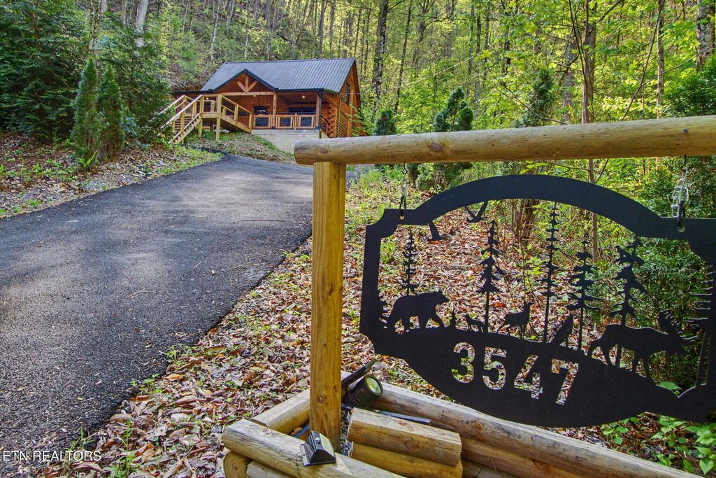 Photo of 3547 Sugar Maple Loop, Sevierville, TN 37862 (MLS # 1337441)