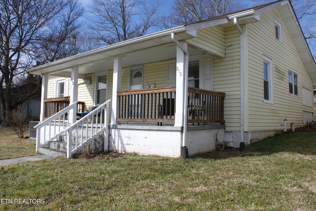 Photo of 818 Medaris St, Clinton, TN 37716 (MLS # 1328944)