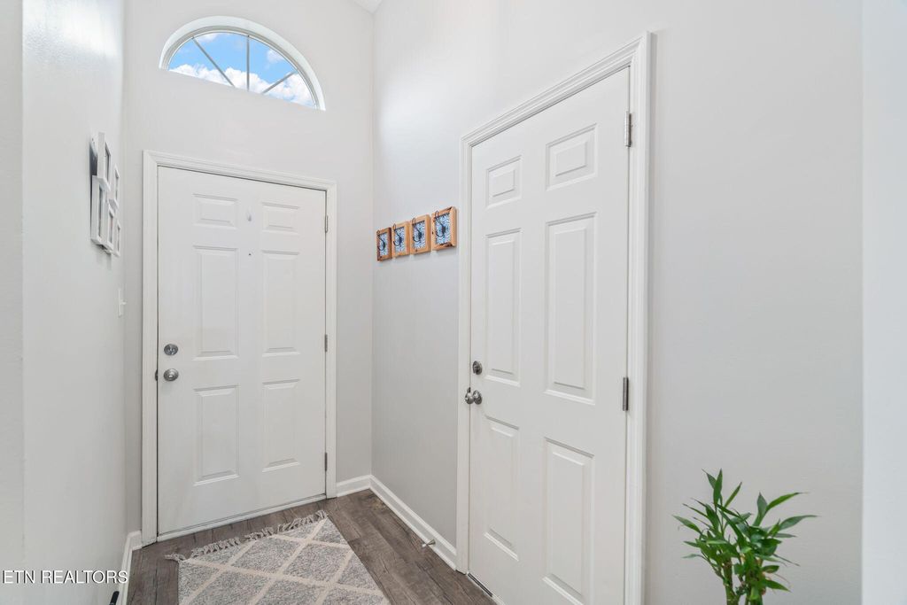 Photo of 1633 Chenoweth Circle, Knoxville, TN 37909 (MLS # 1326033)