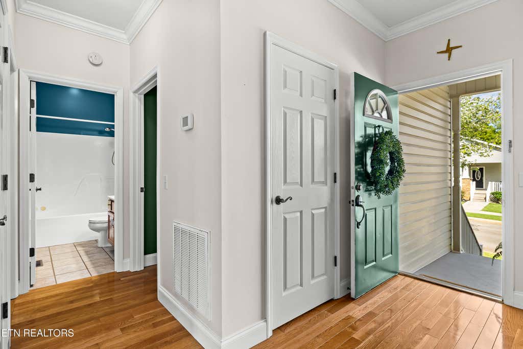 Photo of 819 Stratford Ave, Sweetwater, TN 37874 (MLS # 1352675)