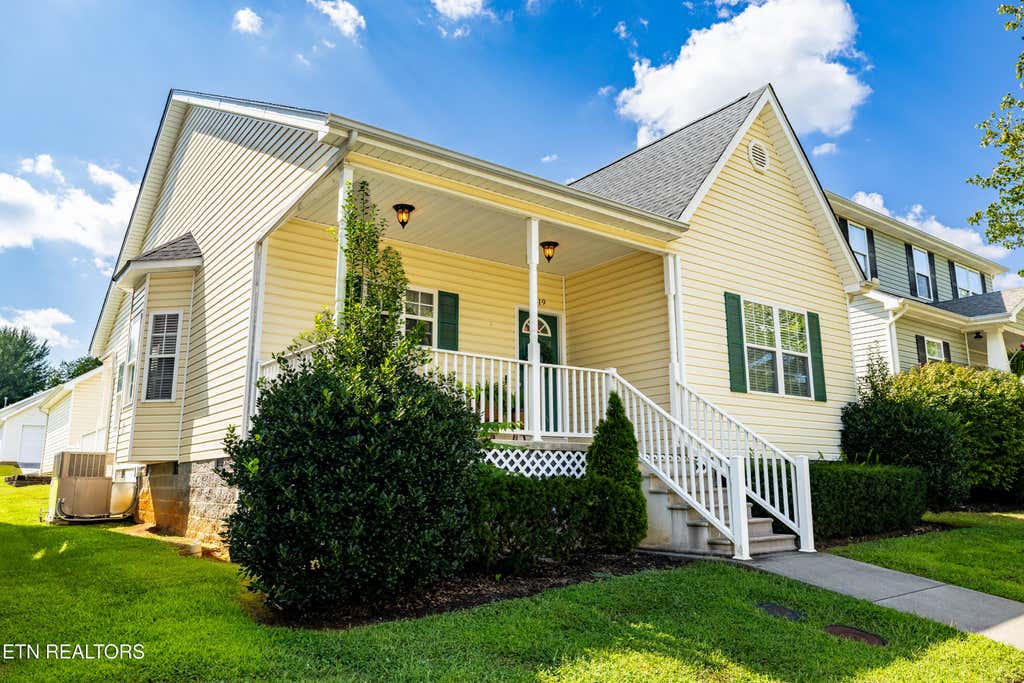 Photo of 819 Stratford Ave, Sweetwater, TN 37874 (MLS # 1352675)