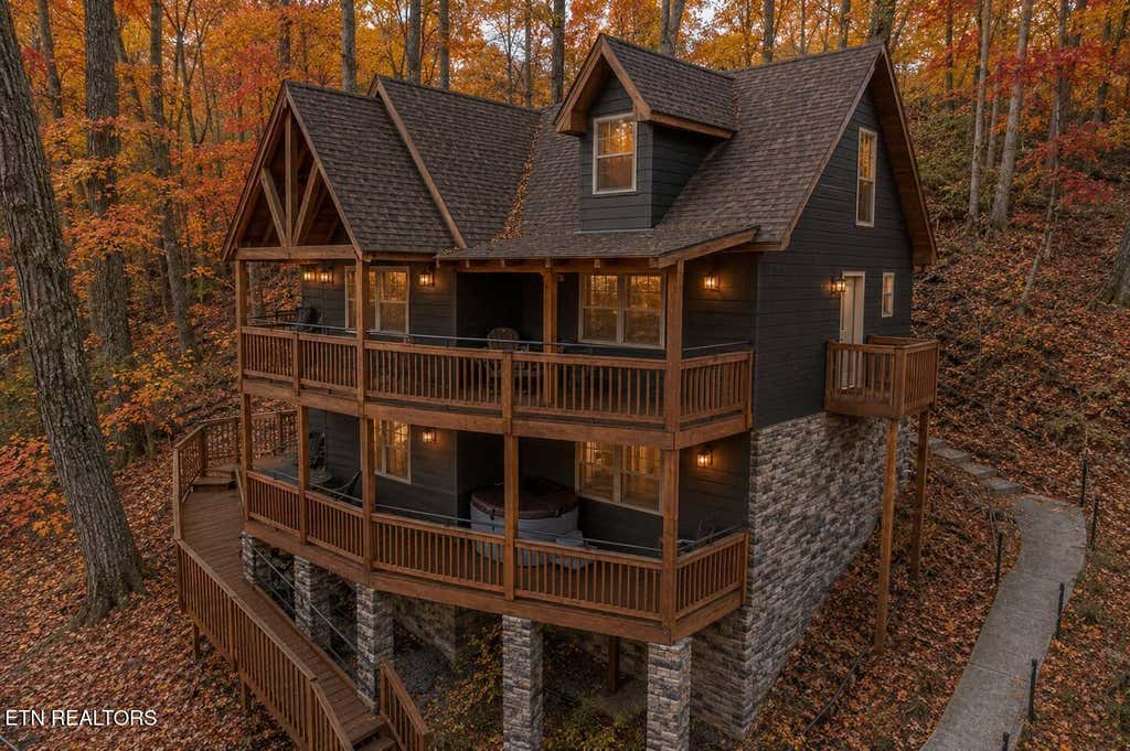 Photo of 1218 N Baden Drive, Gatlinburg, TN 37738 (MLS # 1348840)