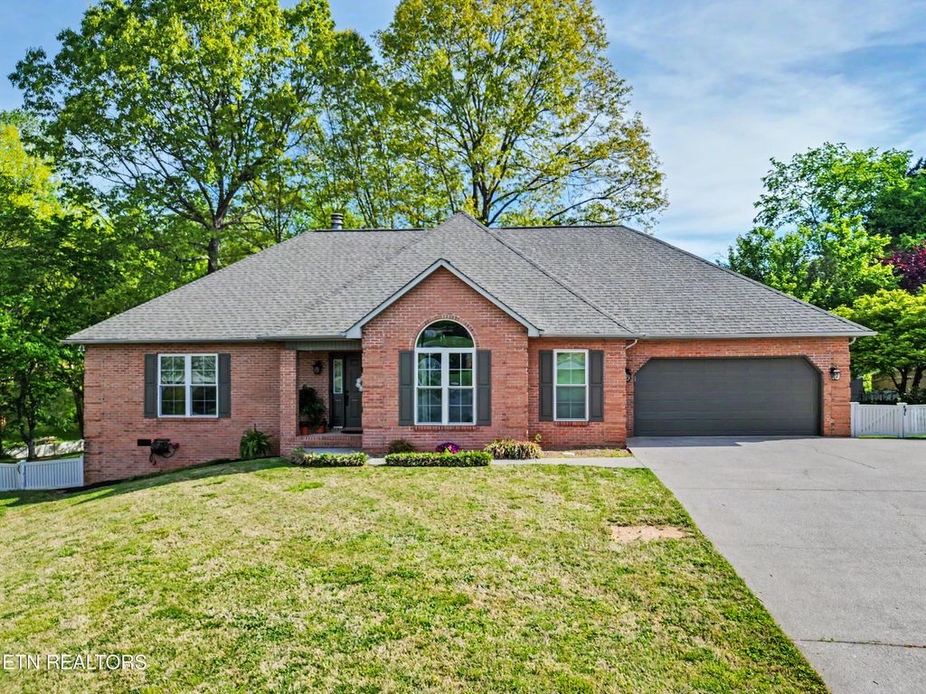 Photo of 113 Green Briar Circle, Maryville, TN 37803 (MLS # 1337165)