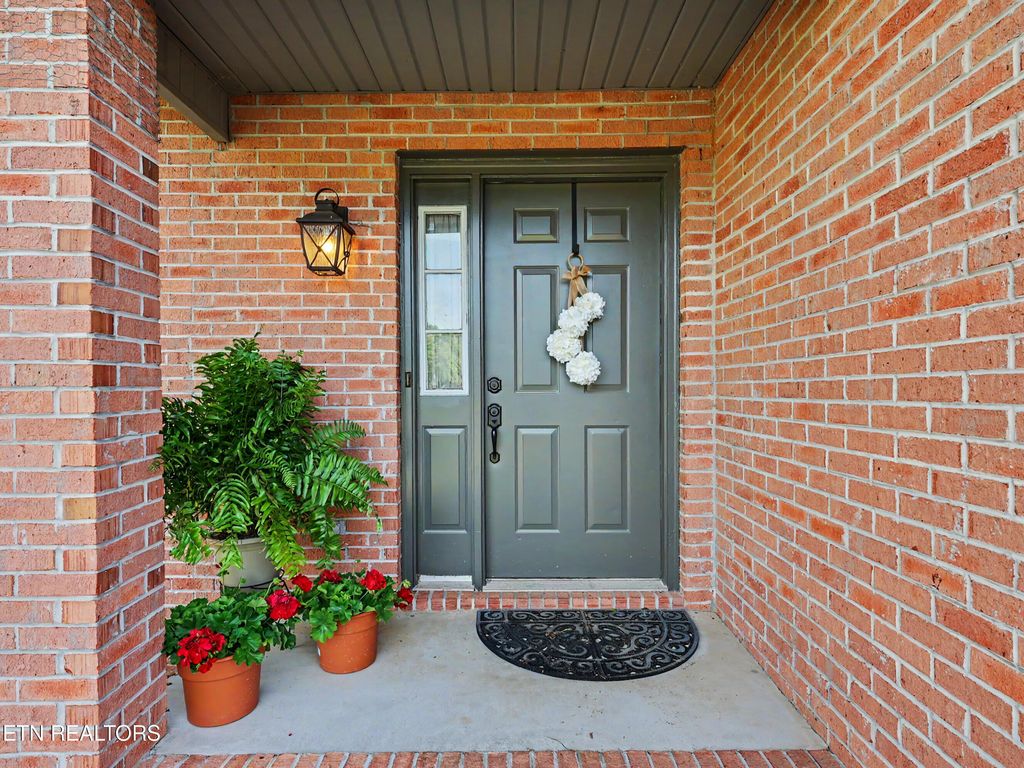 Photo of 113 Green Briar Circle, Maryville, TN 37803 (MLS # 1337165)