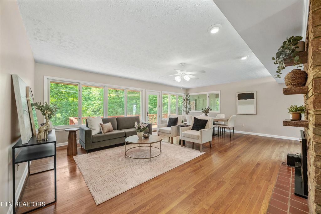 Photo of 386 East Drive, Oak Ridge, TN 37830 (MLS # 1304440)